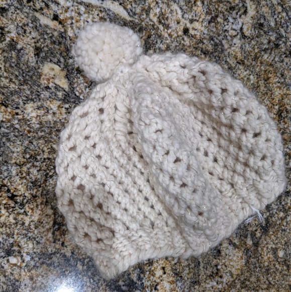 Cream knitted baret hat - Picture 2 of 2